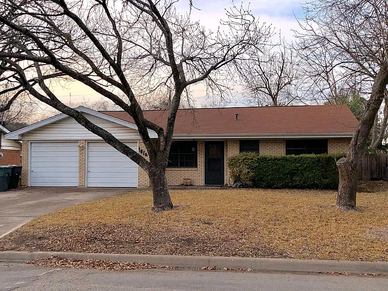 1814 Linwood Rd — Photo 1
