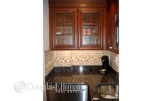 Rented by Douglas Elliman | media 22