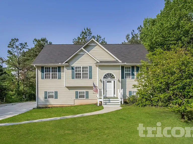 52 Spencer Ct — Photo 1