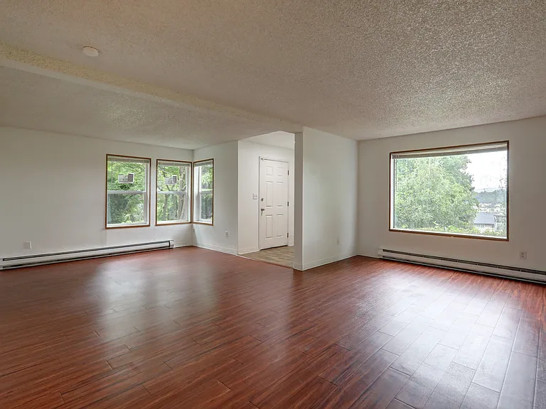 2130 S 107th St #E5 — Photo 10