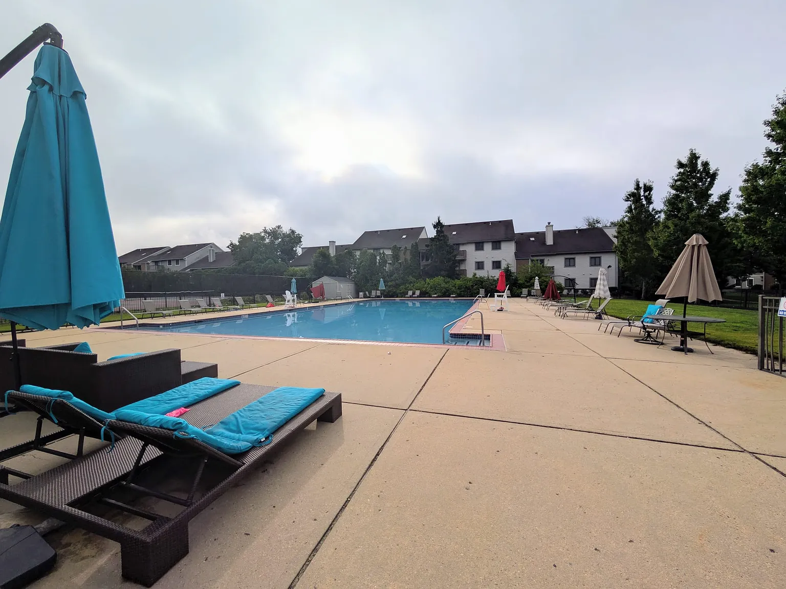 2313 Ravens Crest Dr — Photo 2
