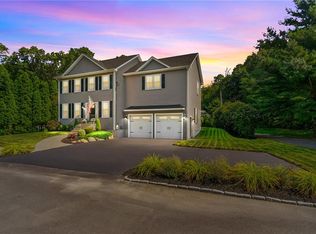 20 Grove Rd, Cumberland, RI 02864