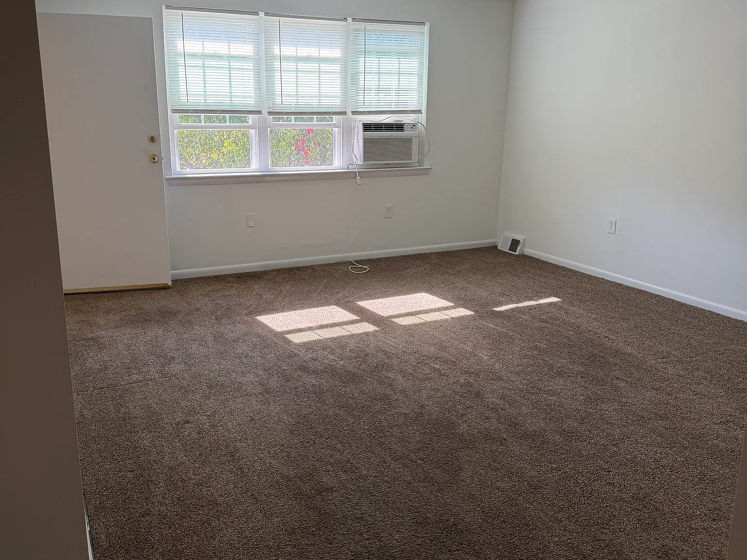 3955 Rowena Dr, — Photo 2