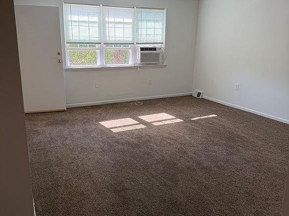 2nd image of 3955 Rowena Dr #2
