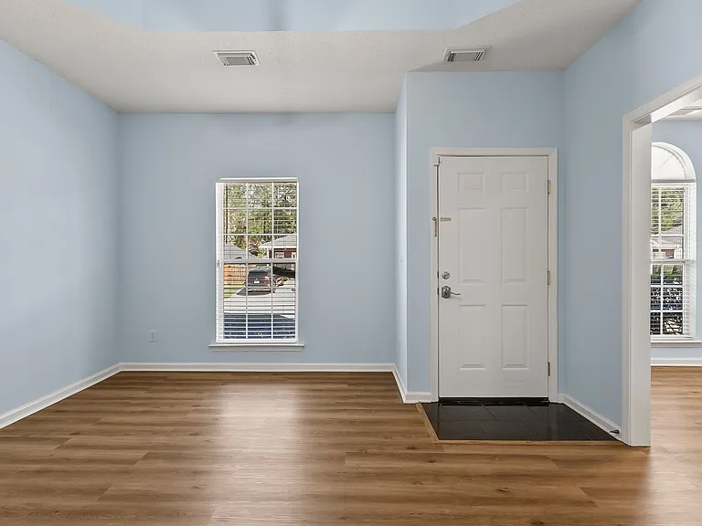 6402 Covington Villas Dr — Photo 2