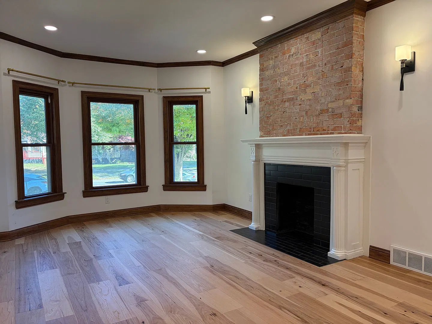 518 Linwood — Photo 2