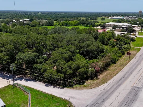 29 County Road 77b, Hallettsville, TX 77964