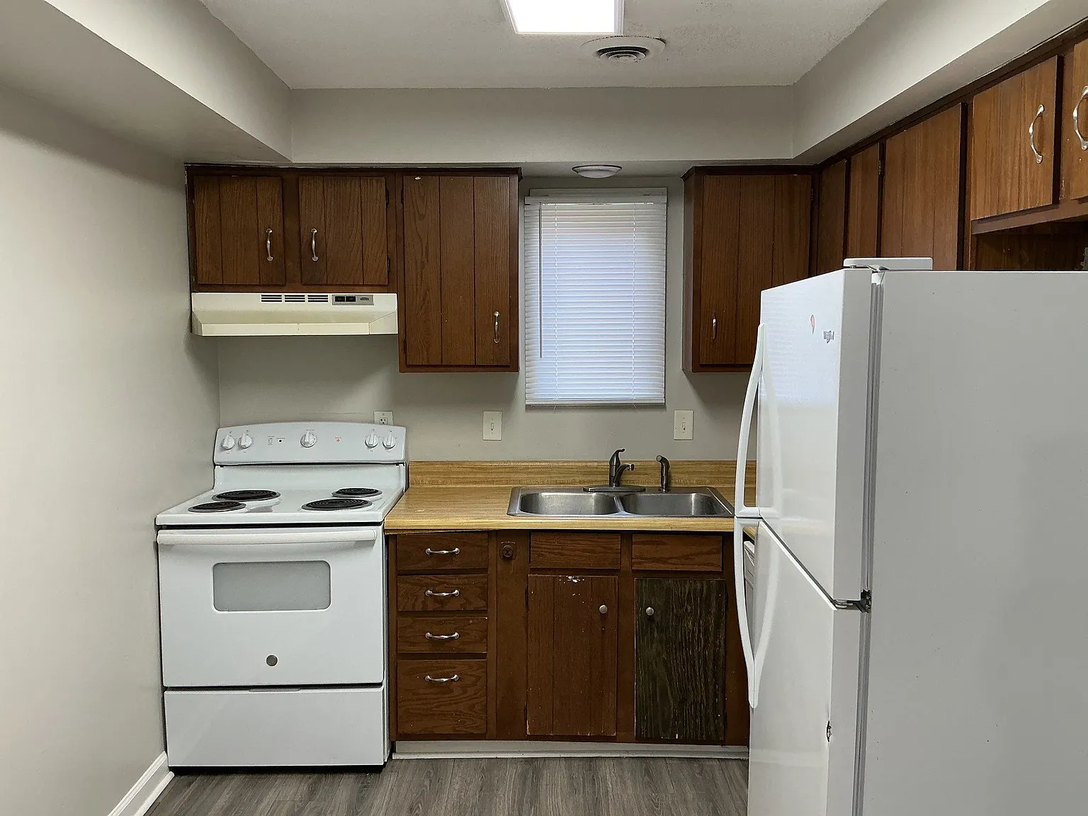 2 bed, 1.5 bath, 1171 sqft, $1,200 — Photo 2