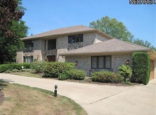 2485 Cedarwood Rd, Pepper Pike, OH 44124