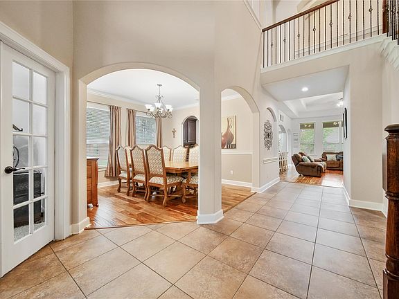 3rd image of 5922 Vinland Shores Ct