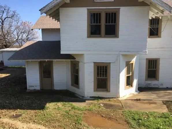 306 N Earl St, Poteau, OK 74953