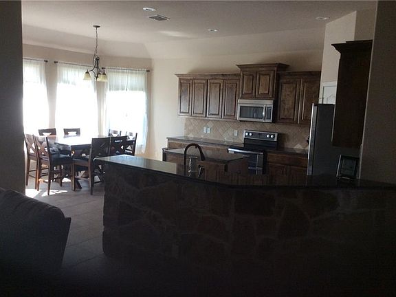 5th image of 501 Brooks Dr