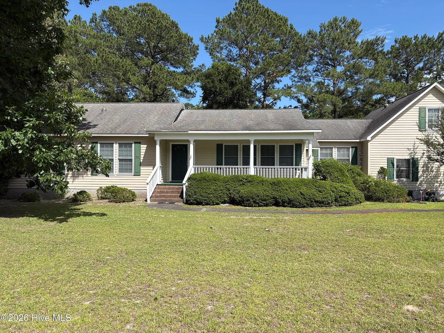 4 bed, 3.5 bath, 2307 sqft, $2,350 — Photo 1
