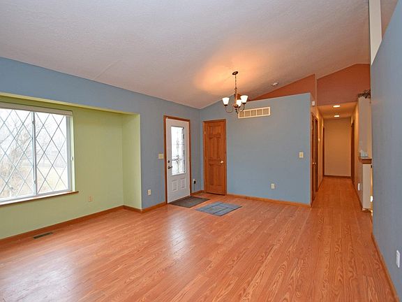 5th image of 1821 Cove Cir W