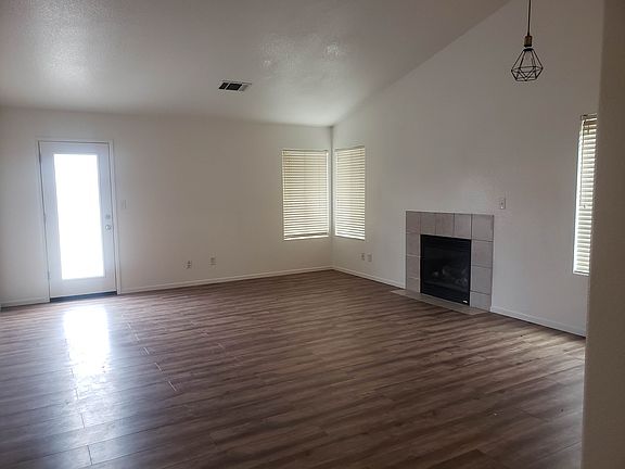 2nd image of 520 Lexington Ave