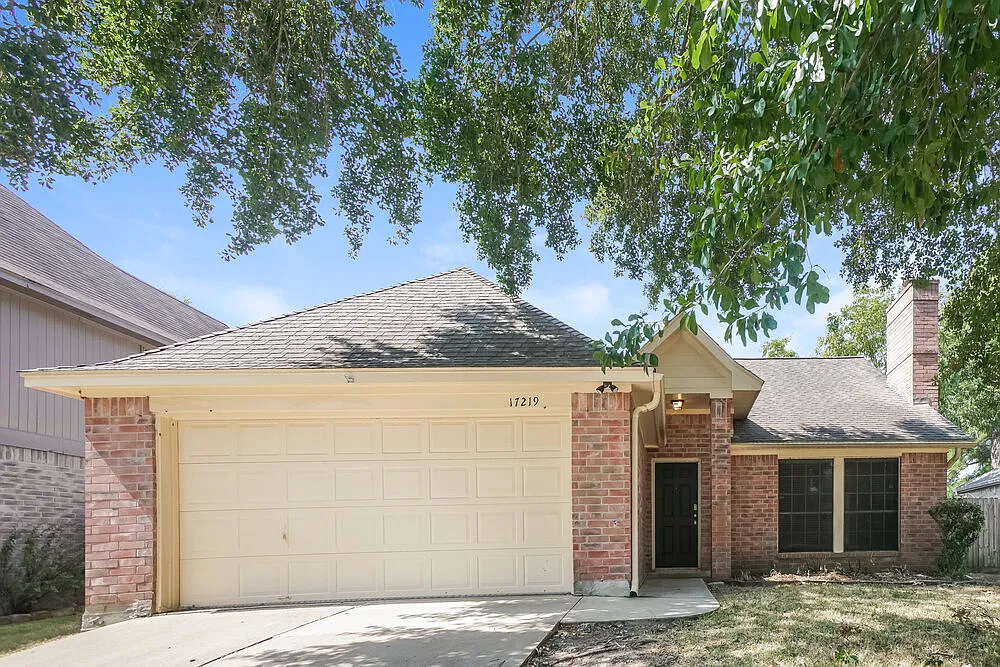 3 bed, 2.0 bath, 1810 sqft, $1,890 — Photo 1