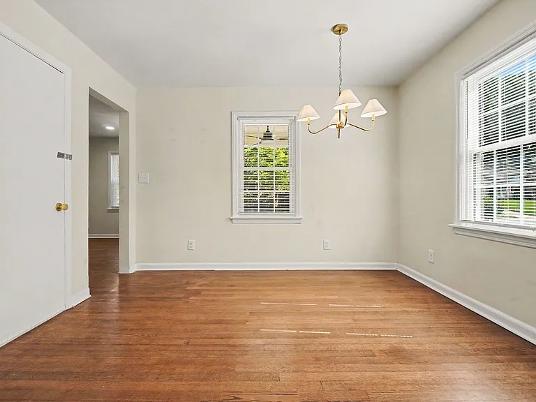 490 Lynnhaven Dr SW — Photo 7