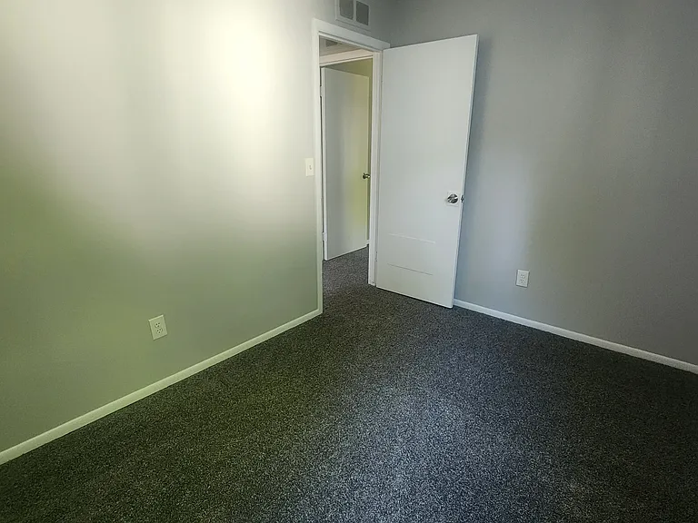 424 Third — Photo 9
