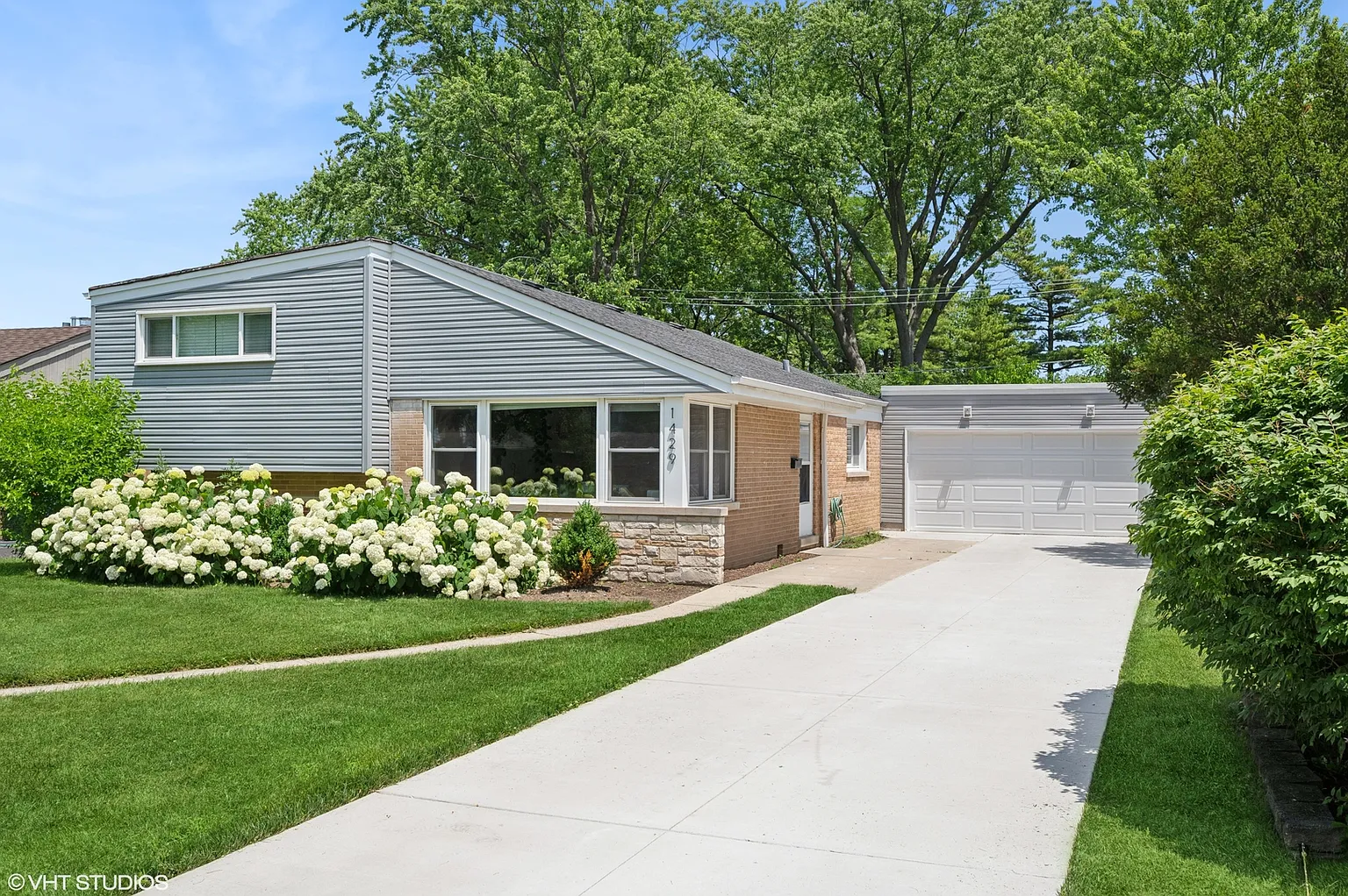 1429 Ferndale Ave photo 1