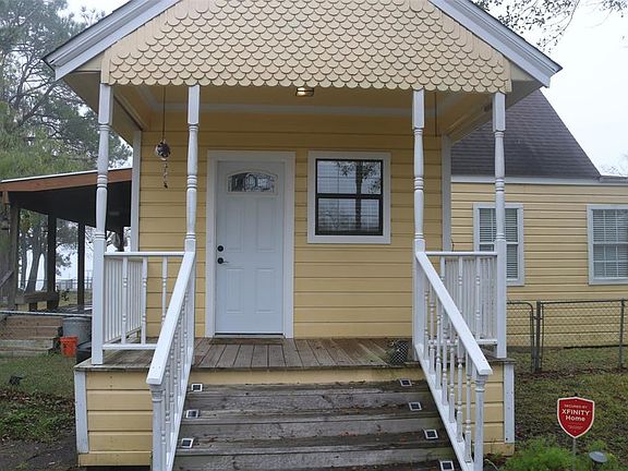 2nd image of 3015 Carlisle St