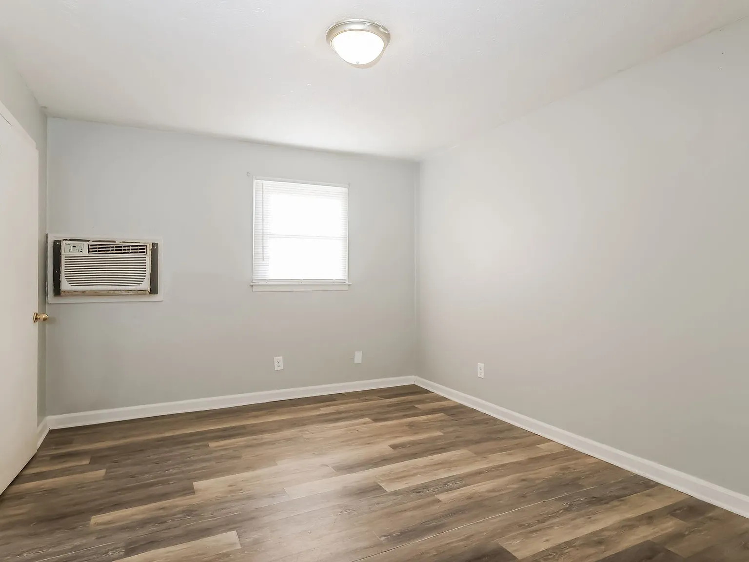 River Valley Apartments — Photo 4