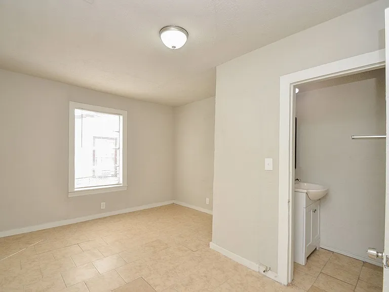 217 Owens St — Photo 11