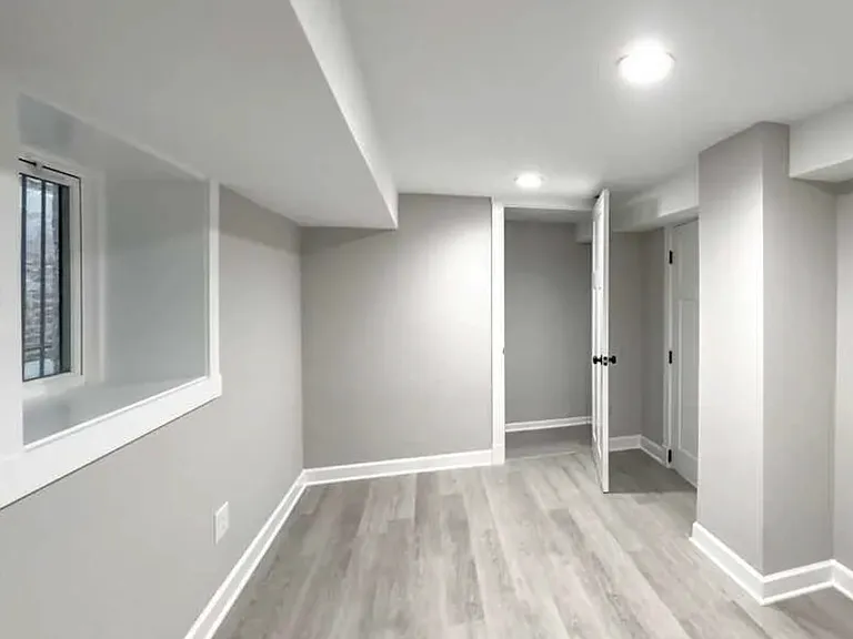 1540 N Hamlin Ave #G — Photo 13
