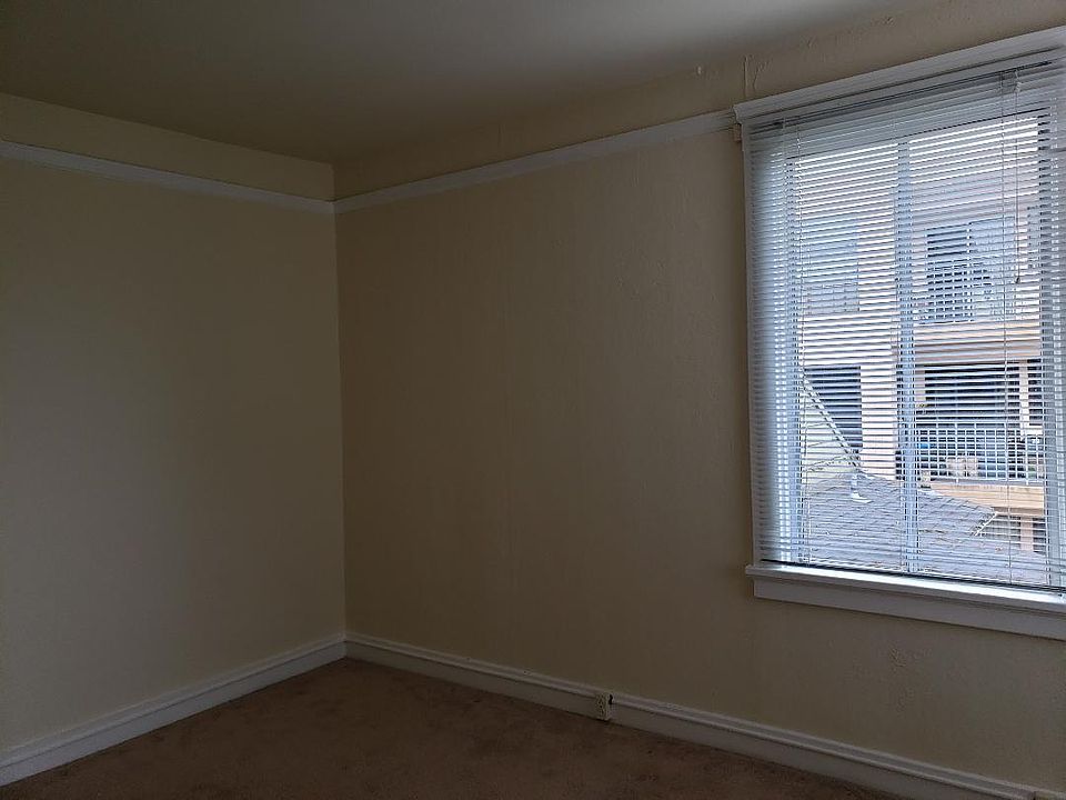 2nd image of 3032 Fulton St #6