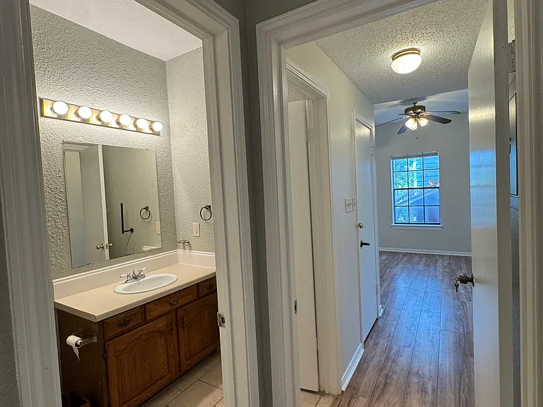 203 E 31st St #204 — Photo 9
