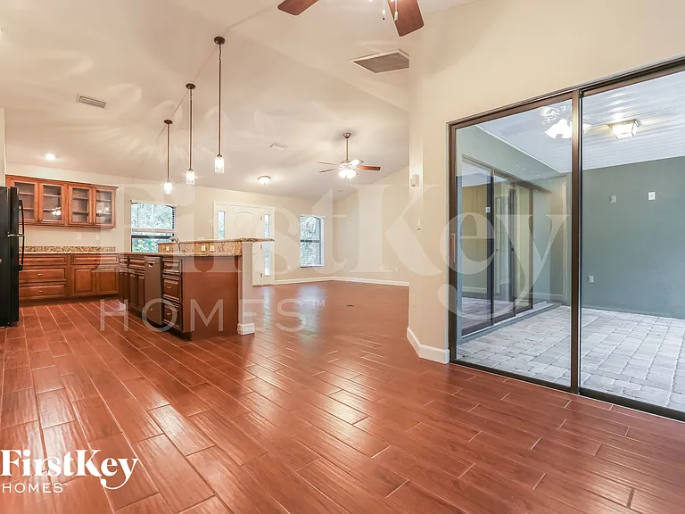 2267 Kamsler Ave — Photo 6