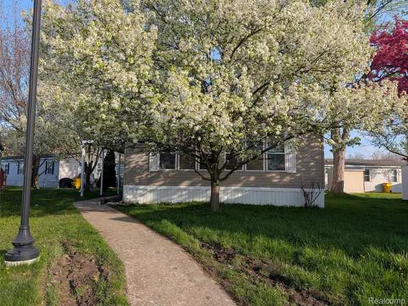 38083 Orleans St, Clinton Township, MI 48038