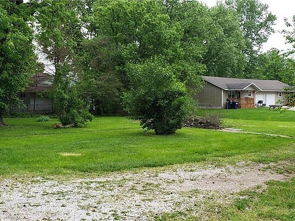 3rd image of 1018 Avenue D St