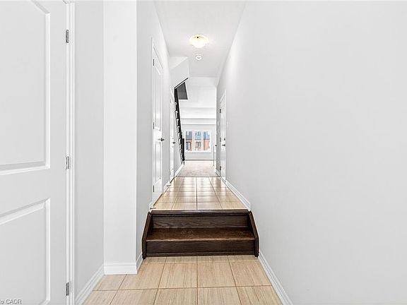 5th image of 33 Admiral Rd