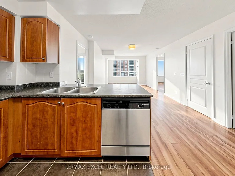 350 Red Maple Rd #508 — Photo 17