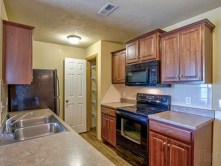 Weaver Creek Apartments — Photo 30