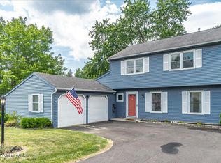 73 Carriage Rd, Clifton Park, NY 12065