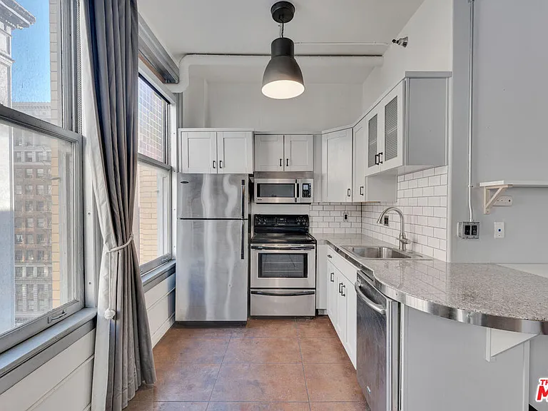 215 W 7th St #811 — Photo 14