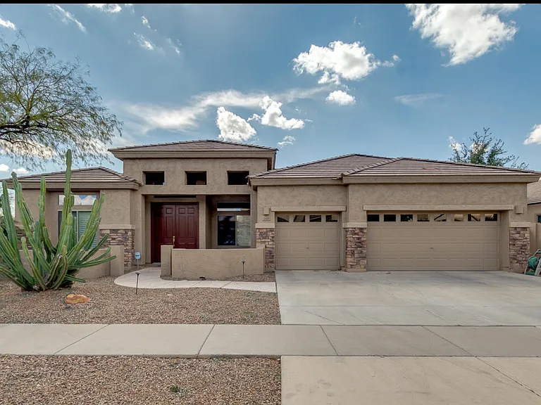 269 W Kingbird Dr — Photo 1