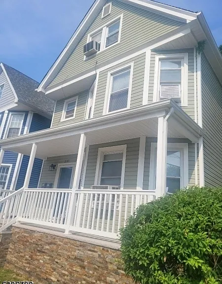 391 Glenwood Ave — Photo 1