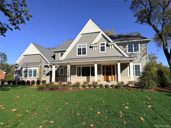 305 Roanoke Dr, Bloomfield Hills, MI 48301