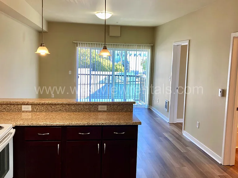 200 E Maple St — Photo 433