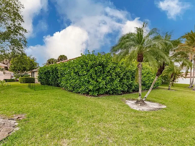 6298 Harbour Chase Dr — Photo 10