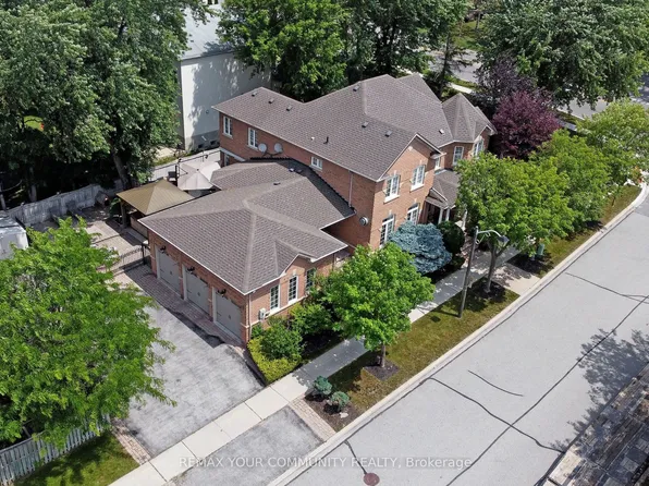 2 Winterberry Dr, Markham, ON L3S 4G3