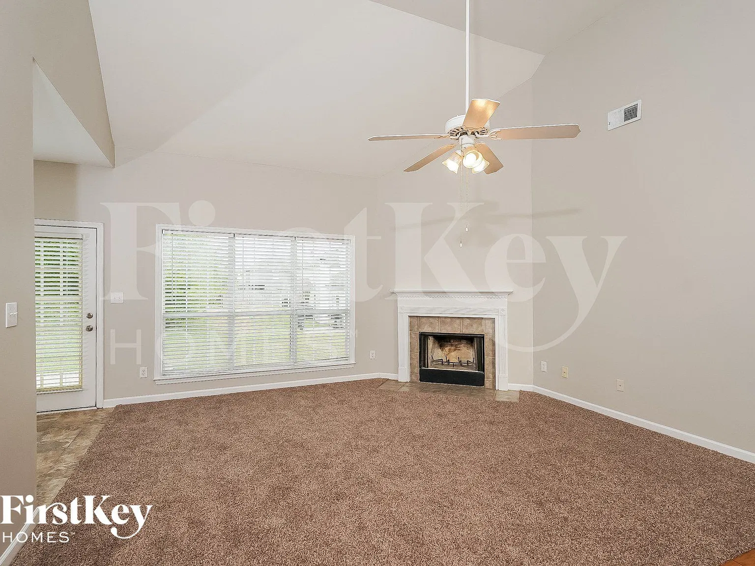 3 bed, 2.0 bath, 1272 sqft, $1,850 — Photo 2