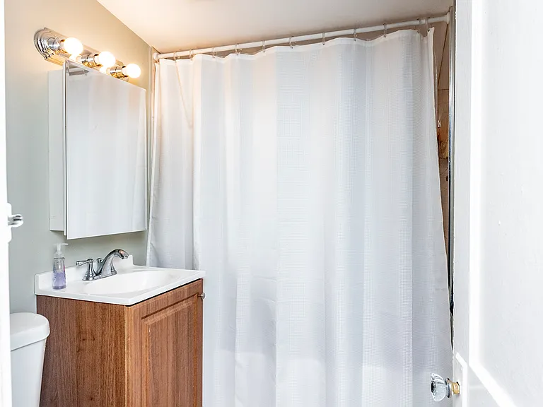 1332 W Barry Ave #3 — Photo 17