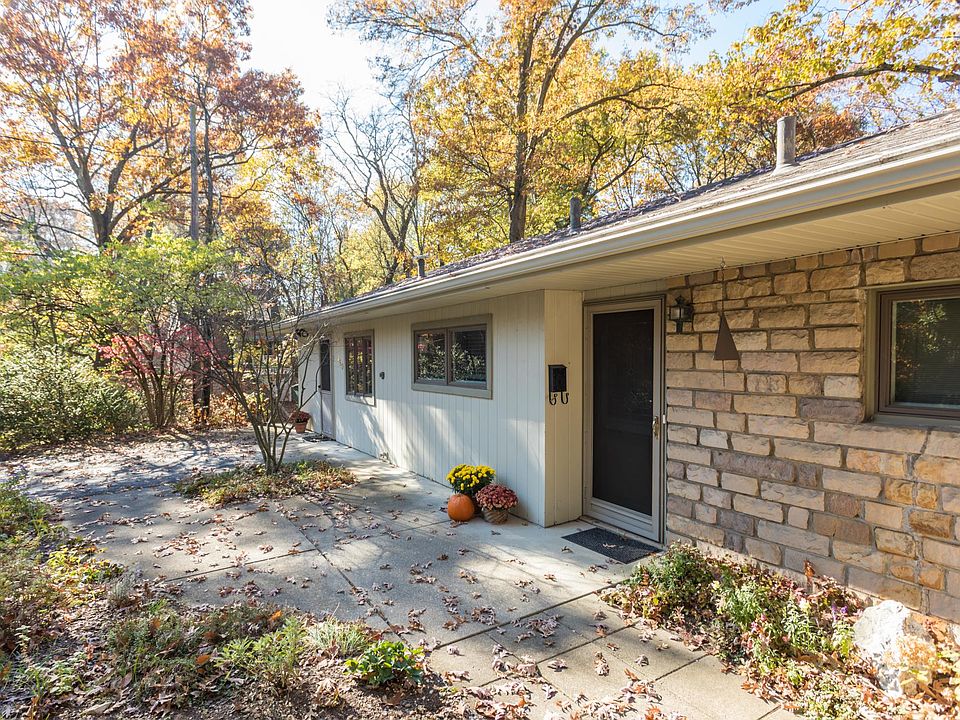1st image of 180 Canyon Dr