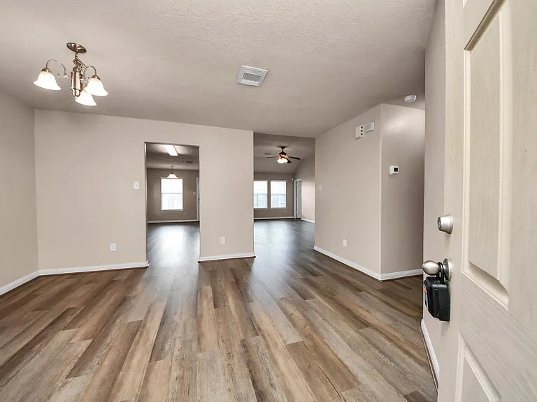 1818 Fergus Park Ct — Photo 11