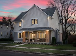 913 Fairview Ave, Rochester, MI 48307