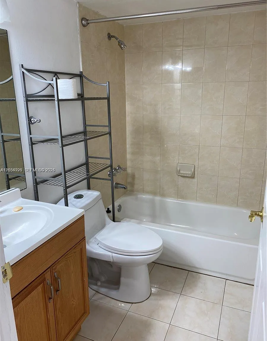 Palms Of Pembroke Condo — Photo 3