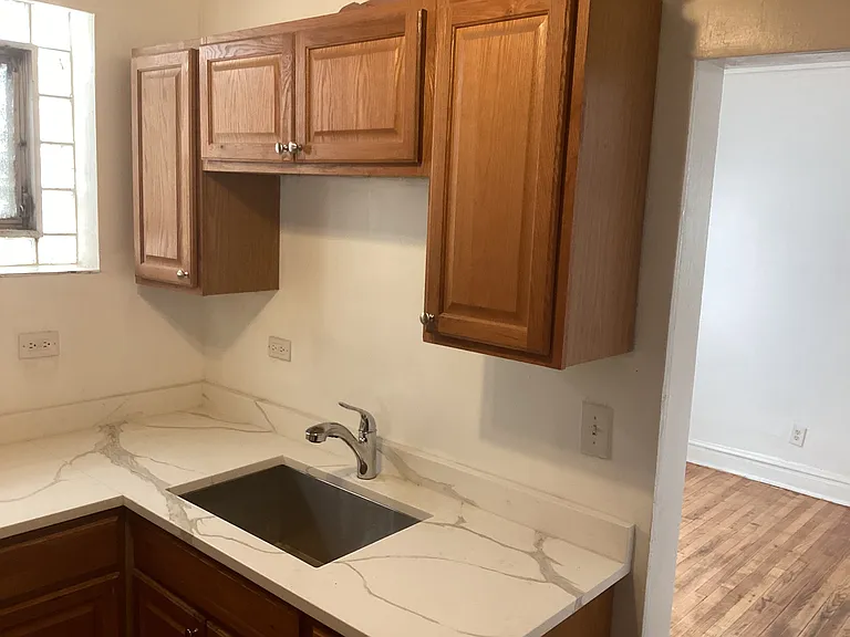 1645 N McVicker Ave #2 — Photo 8